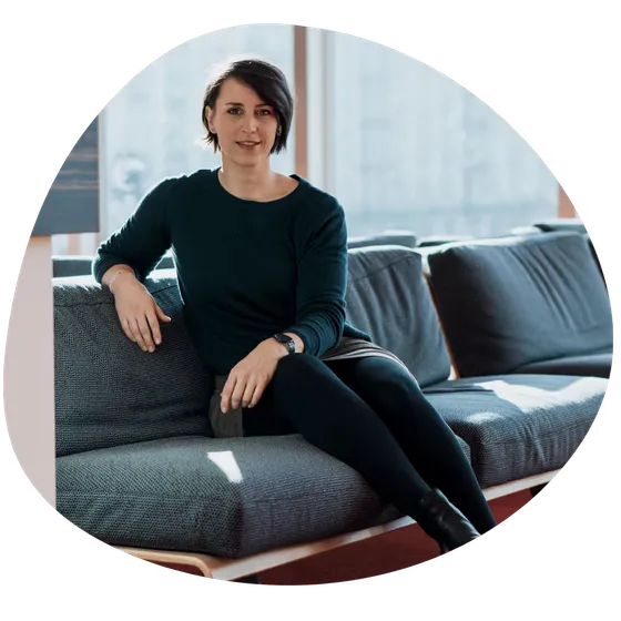 Ein lächelndes Profilbild der Autorin des Blogs